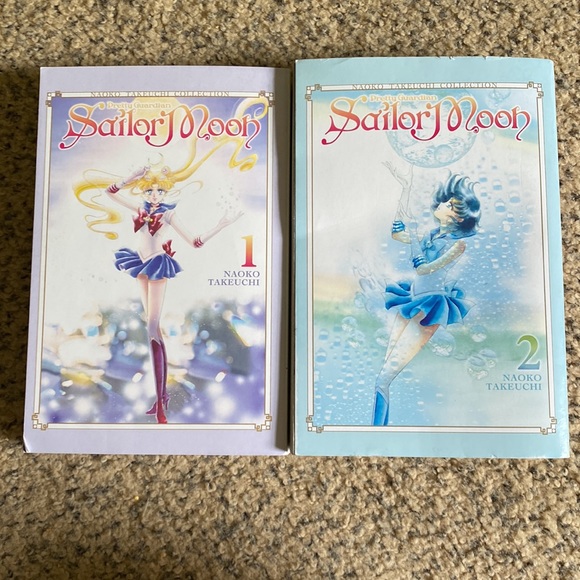 Sailor Moon books 1 and 2 🌙 - Picture 1 of 3